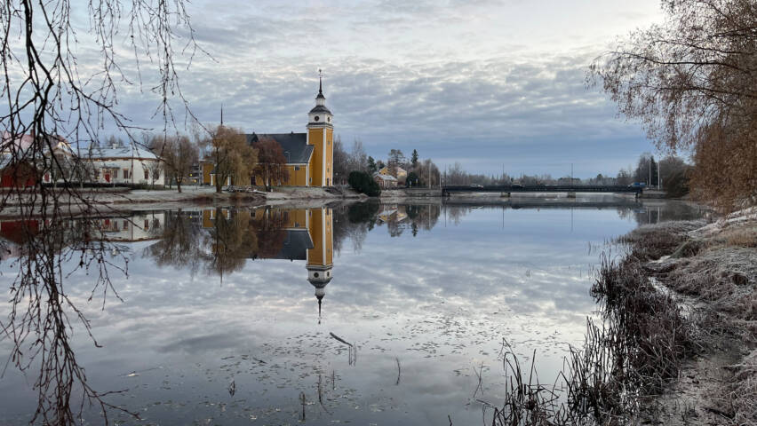Nkby kyrka, höst